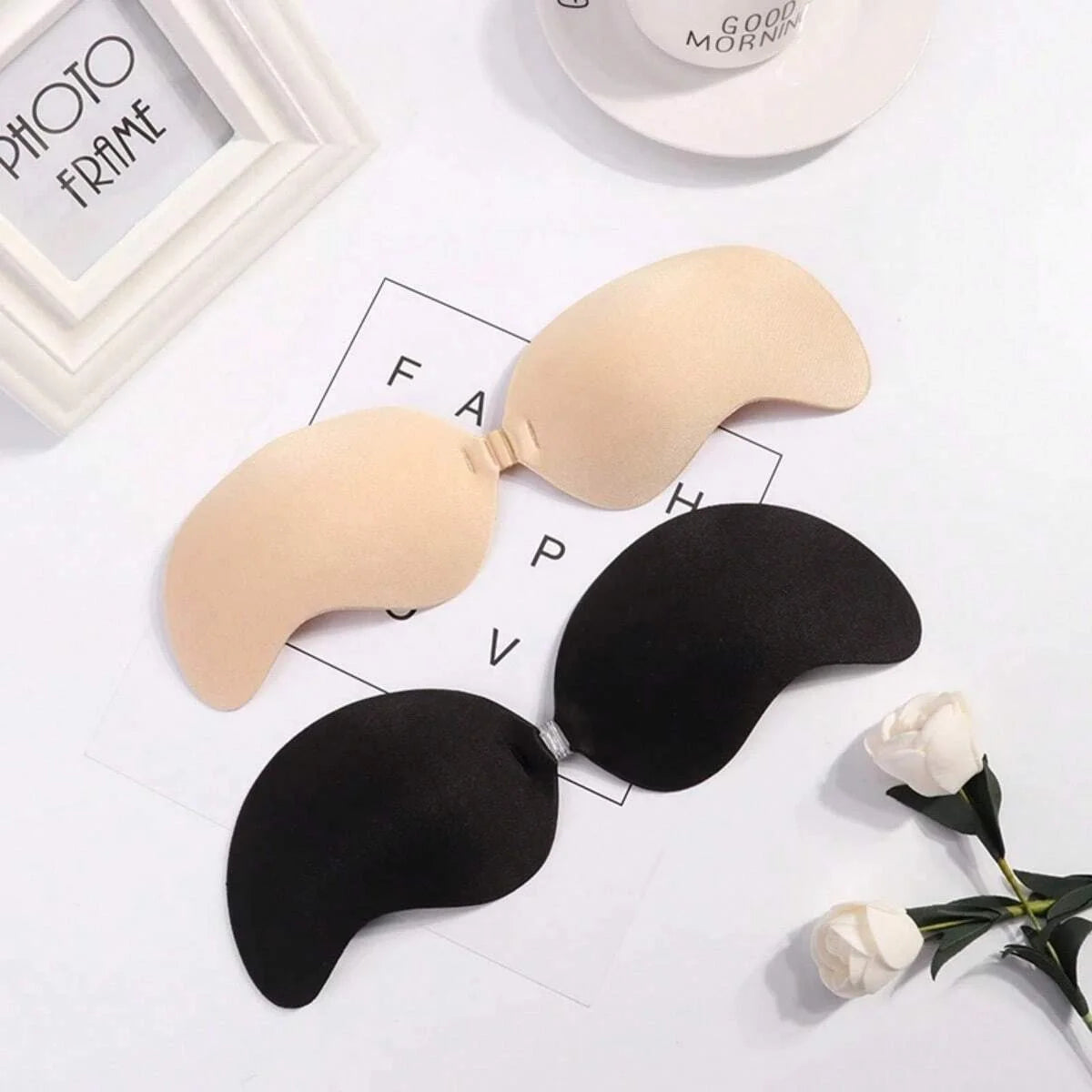 INVISIBLE & SEAMLESS
Discreet under backless, strapless and low-cut outfits.